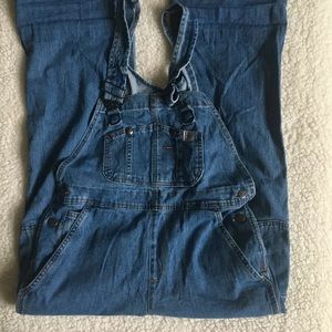 Carhartt Women’s bib overall Small 4/6-30 EUC